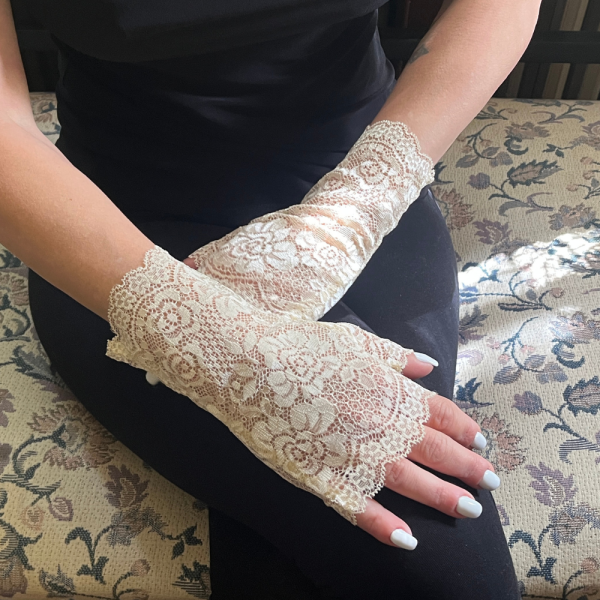 Elegant Ecru Floral Lace Bridal Gloves