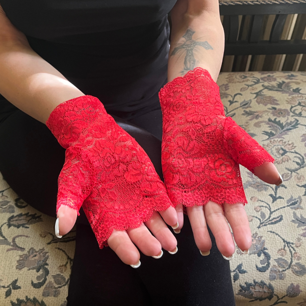 Mănuși elegante, fără degete, din dantelă roșie